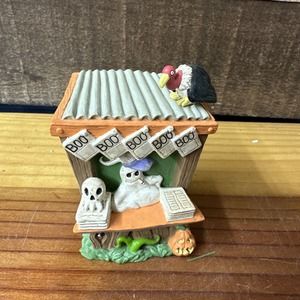 Creepy Hollow Vintage 1999 News Stand Figure Collectible Halloween